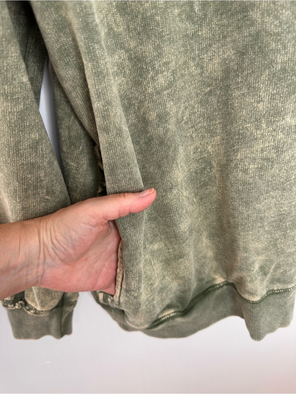 Zenana Mineral Wash Sweatshirt M Olive Green Distressed Raw Seam Pocket - Picture 3 of 9